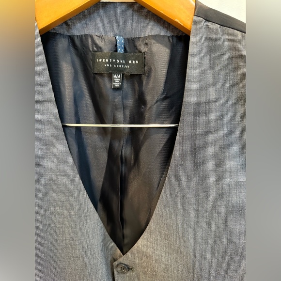 Vest - Picture 2 of 3